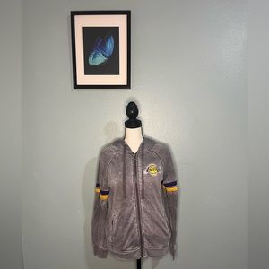 Woman’s Lakers zip up hoodie 🏀